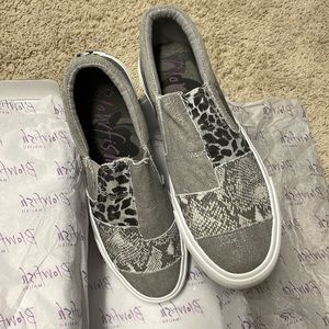 Brand new Blowfish Maddox slides size 10